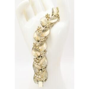 Vintage Lisner Gold Tone Leaf Berry Bracelet Wide Floral Link 7 Inch